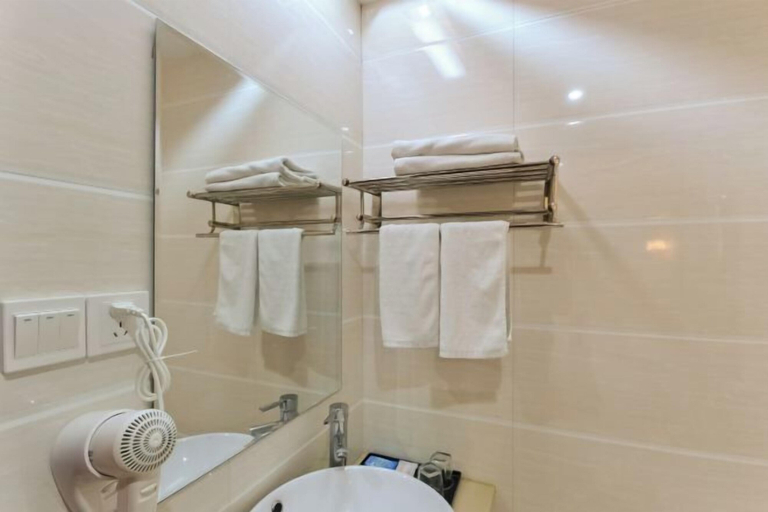 Bathroom 3, Tiantai Jiahao Business Hotel, Taizhou