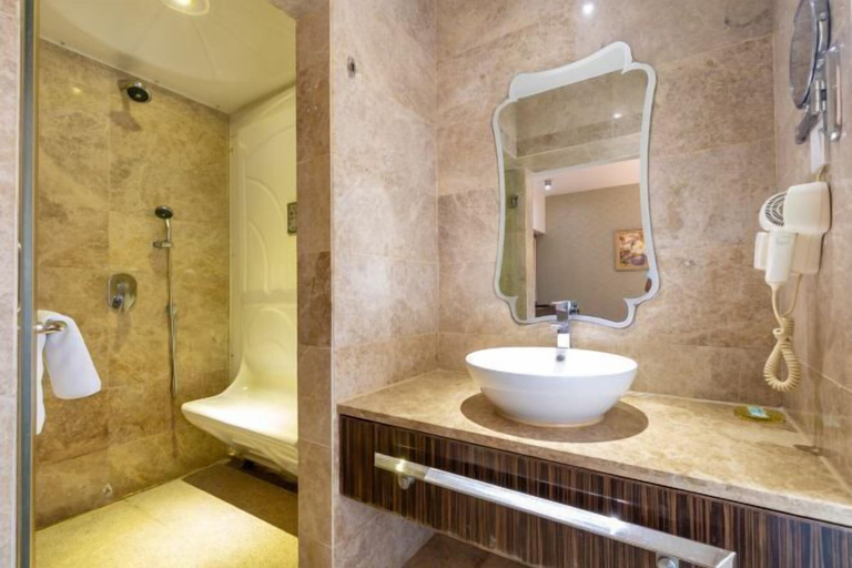 Bathroom 5, Xinyi Hotel, Dongguan