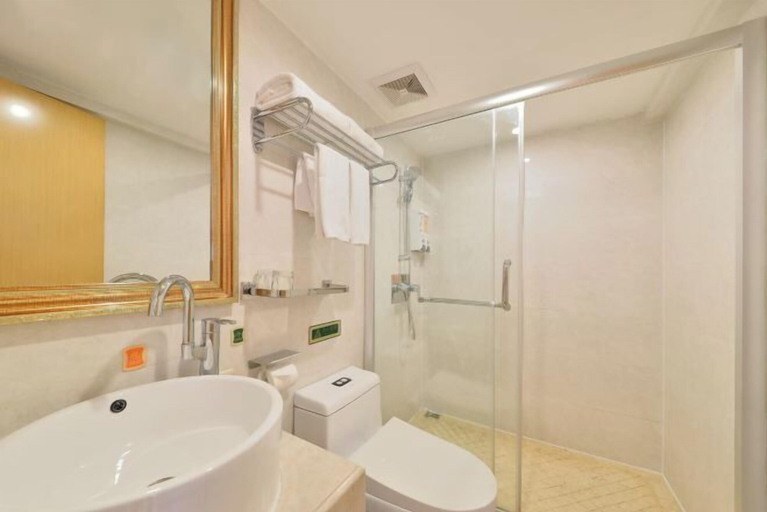 Bathroom 4, Vienna Hotel (Shenzhen Gushu Metro Station), Shenzhen