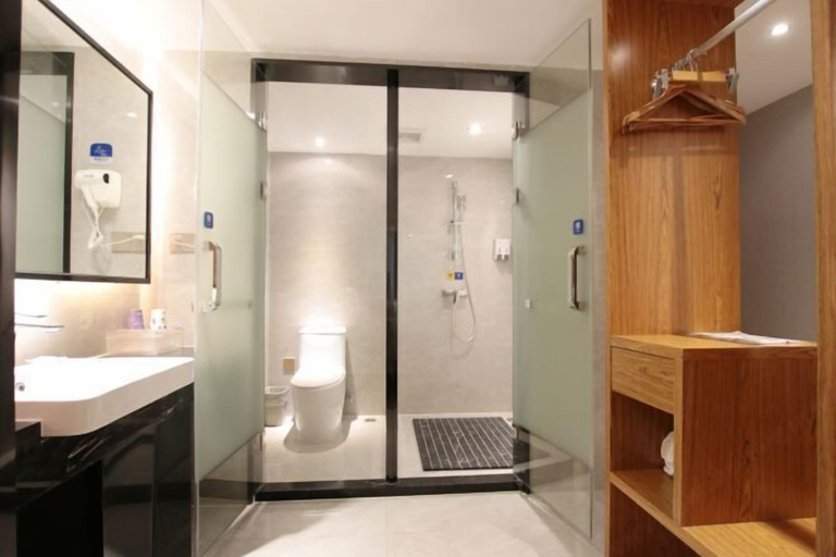 Bathroom 3, Unitour Hotel (Yulin Government & Wanda Plaza Branch), Yulin