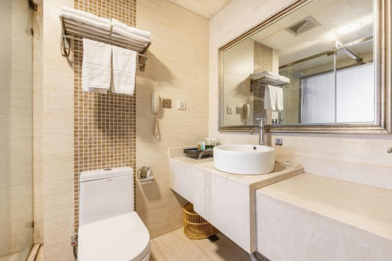 Bathroom 4, Qin Hai International Hotel, Baiyin
