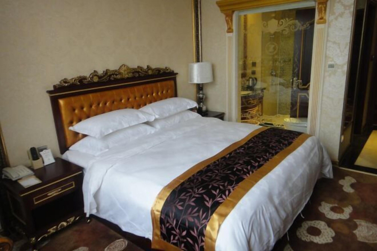 Bedroom 3, Yifeng Hotel, Yichun