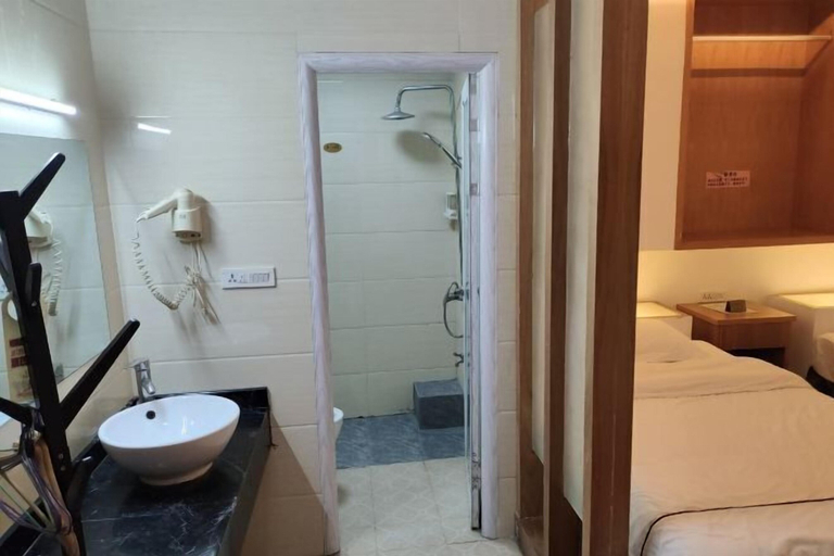 Bathroom 4, Haozhujia Hotel, Guilin