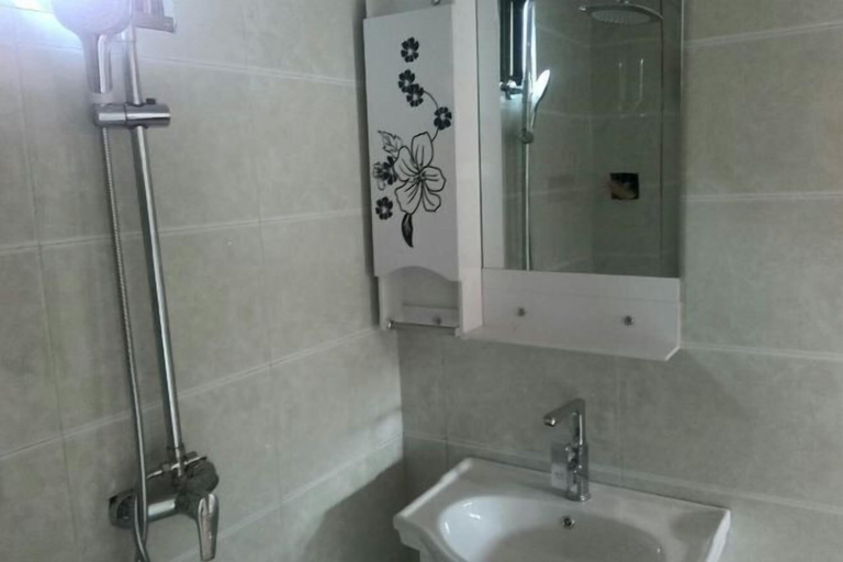 Bathroom 3, Abu Ayao Inn, Liangshan Yi