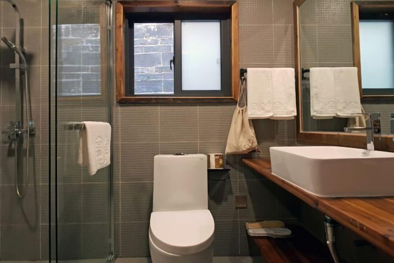 Bathroom 4, Yanshe Inn, Huangshan