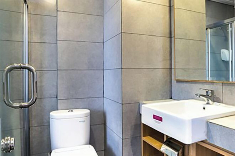 Bathroom 17