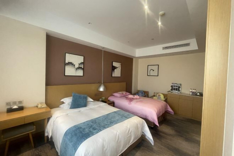 Bedroom 3, Canal Hotel, Jiaxing
