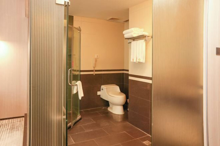 Bathroom 1, Golden Central Hotel (Shenzhen Convention & Exhibition Center), Shenzhen
