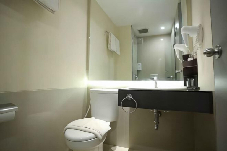 Bathroom 12