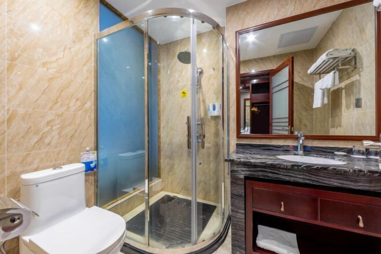 Bathroom 3, Sanjianghe International Hotel, Guilin