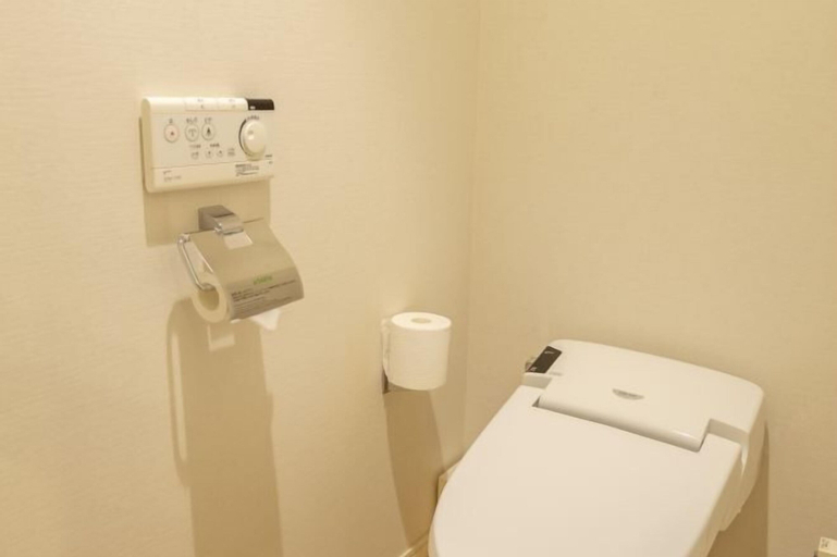 Bathroom 10