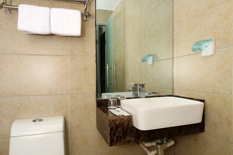 Bathroom 3, Zhonghui Hotel, Guilin