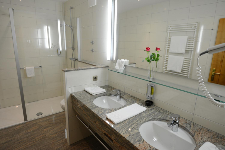 Bathroom 5, Mohringers Schwarzwald Hotel, Waldshut