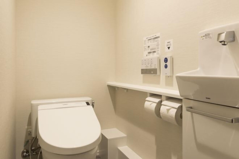 Bathroom 12