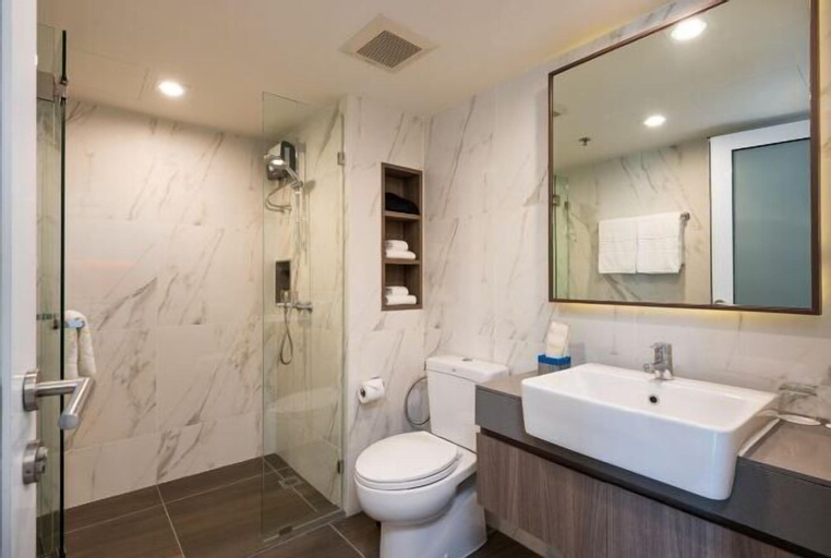 Bathroom 13
