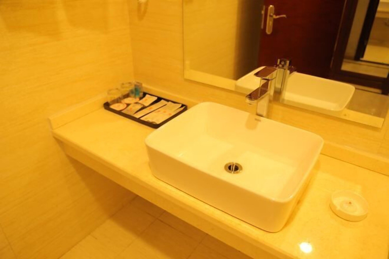 Bathroom 3, Haiyue Junlan Hotel, Huangshan