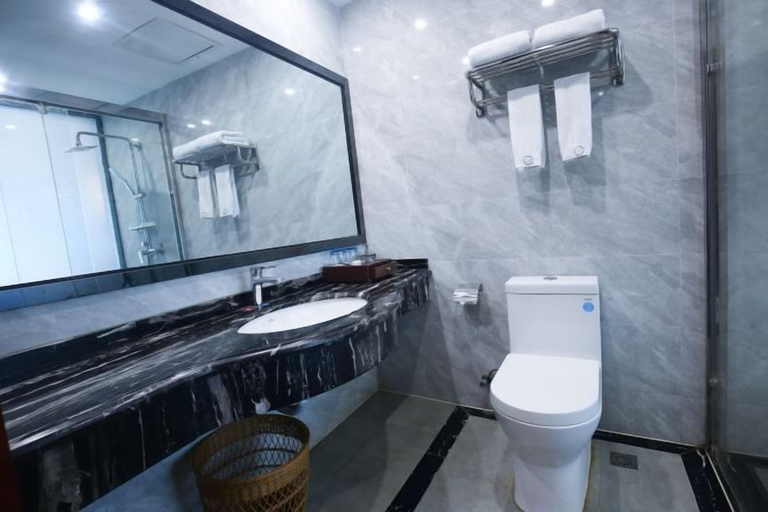 Bathroom 3, Yinshan International Hotel, Hengyang