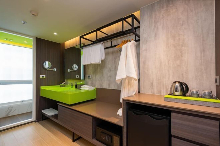 Bathroom 13