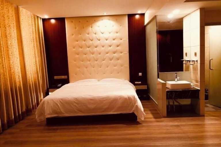 Bedroom 3, Yinhe Hotel, Xilin Gol