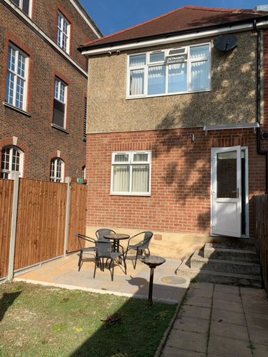 Others 4, Luxurious Apartment "N22", London