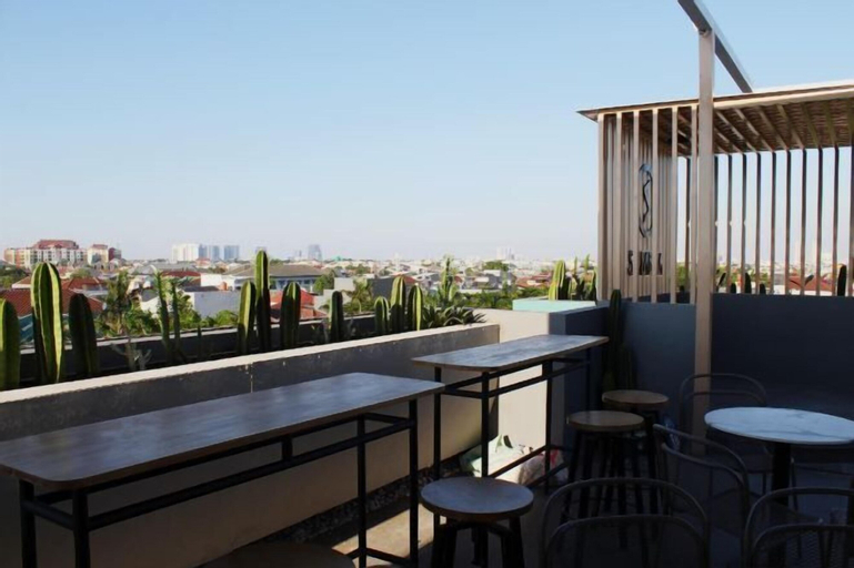 Exterior & Views 24