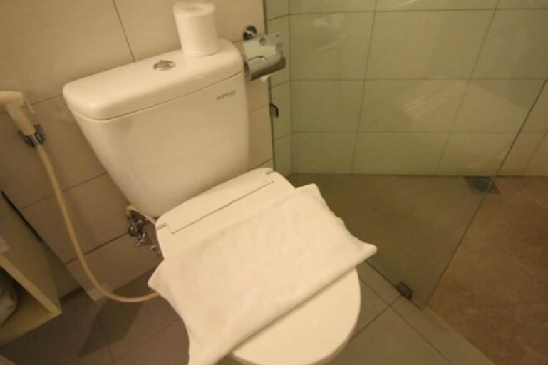 Bathroom 12