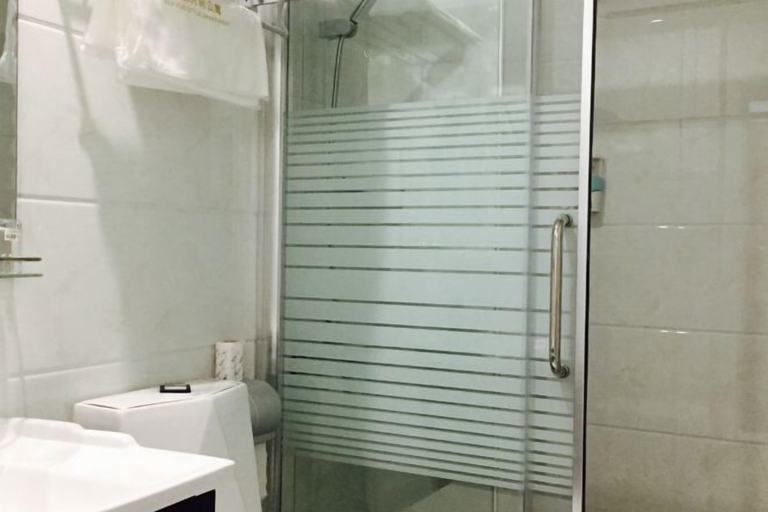 Bathroom 3, Huiyue Fashion Apartment, Shanwei