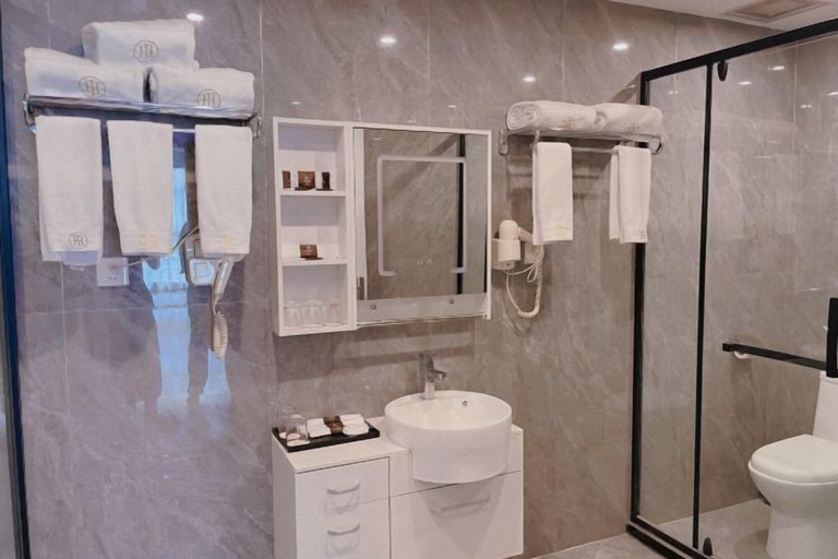 Bathroom 3, Tonghe Hotel, Ya'an