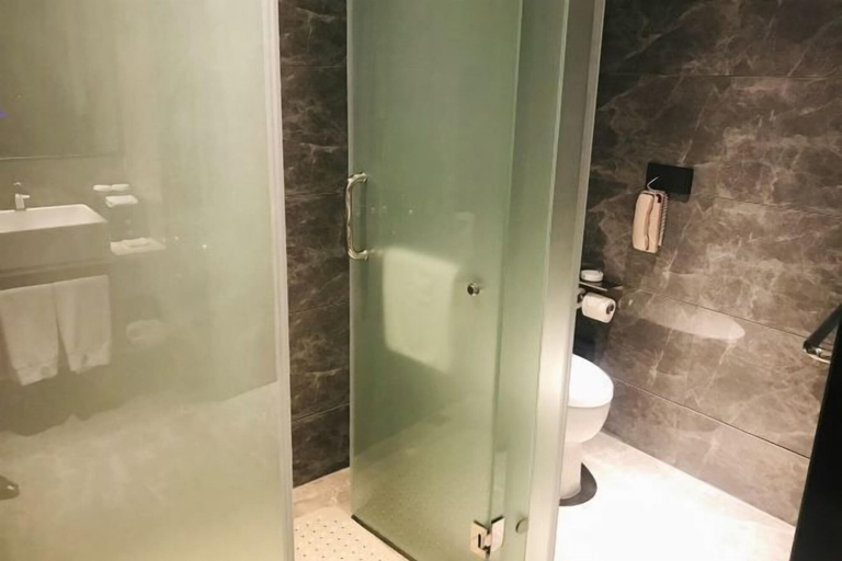 Bathroom 4, Huaqiao Hotel, Yingtan