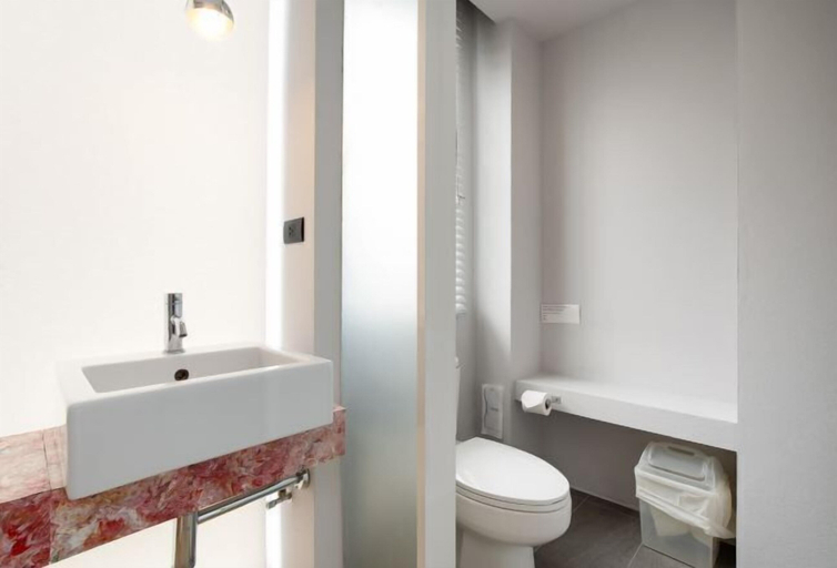 Bathroom 14