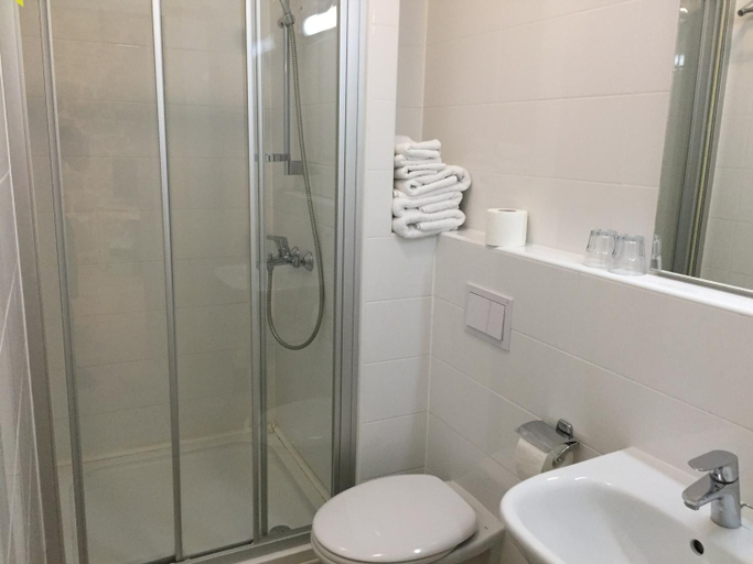 Bathroom 3, HOTEL MAESTRAL-NEW, Vodice