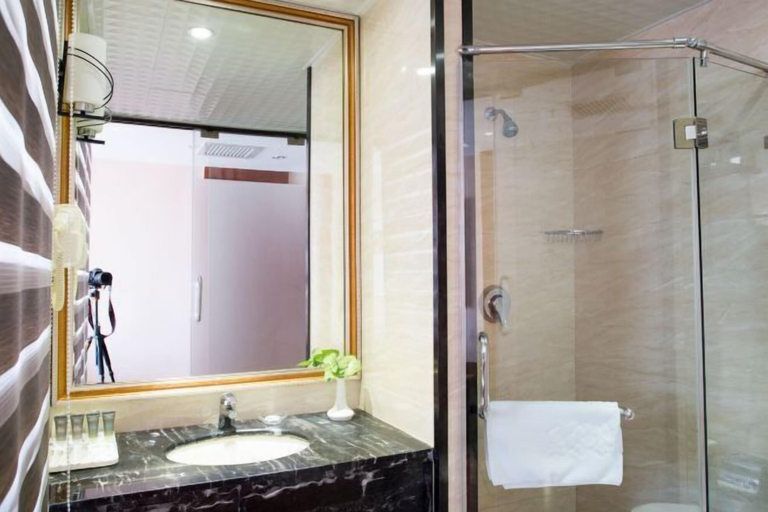 Bathroom 4, Camellia Hotel, Kunming