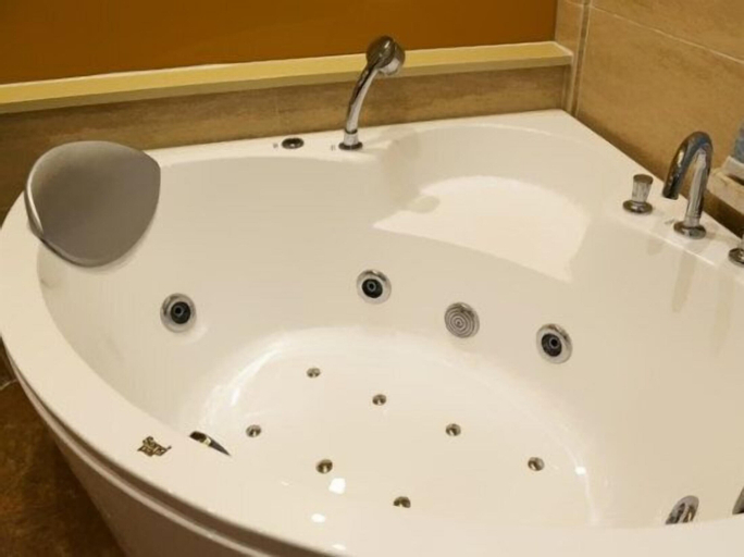 Bathroom 8