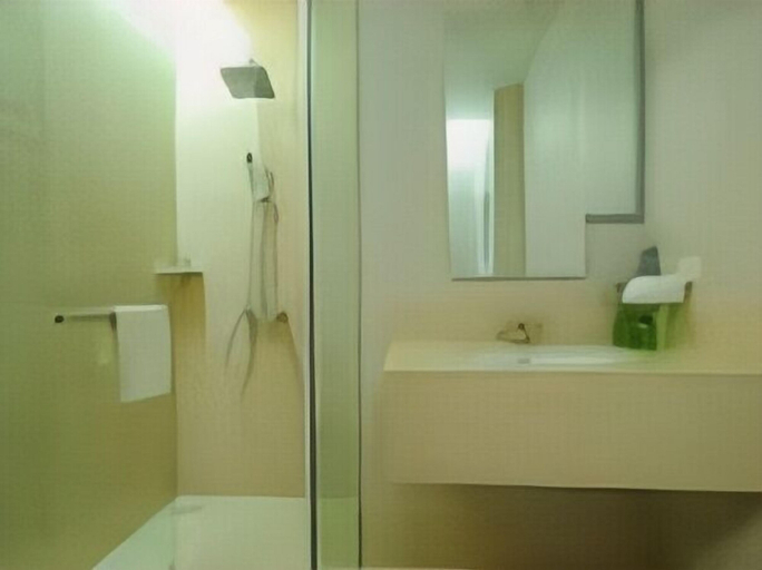 Bathroom 17