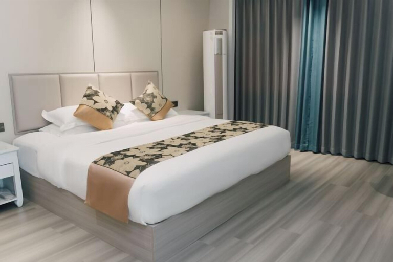 Bedroom 2, Wuyue International Hotel, Huanggang