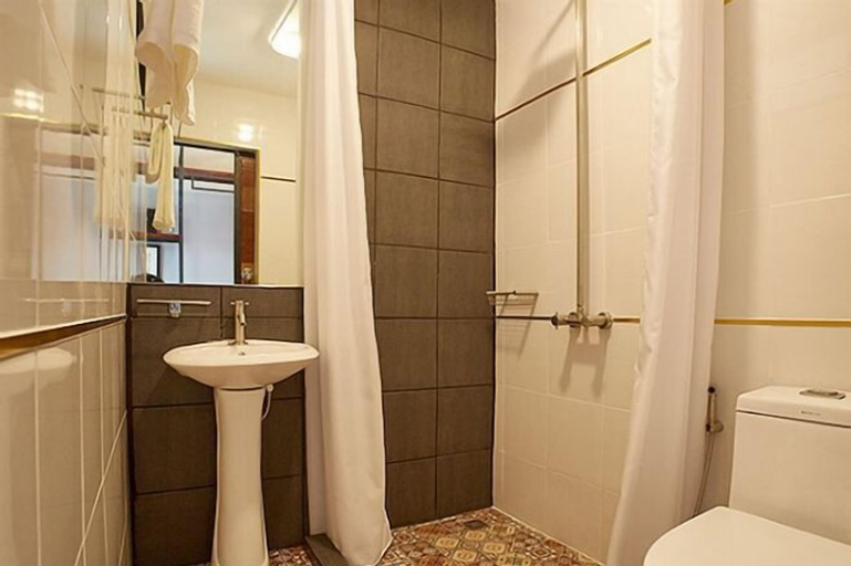 Bathroom 15