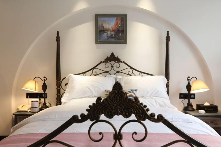 Bedroom 3, Yueqi Theme Hotel, Qianxinan Buyei and Miao