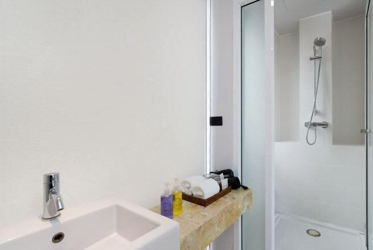 Bathroom 15