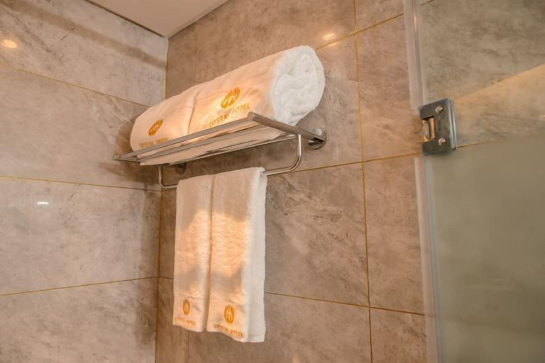 Bathroom 3, New Glory Holiday Inn, Zhenjiang