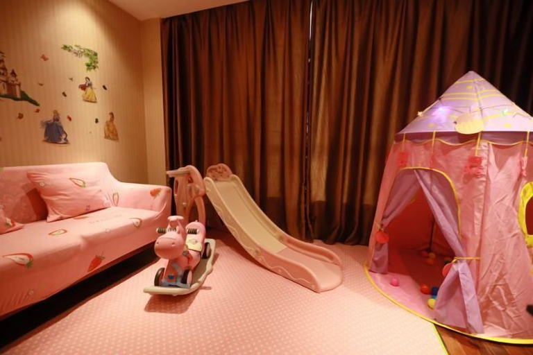 Bedroom 3, Howard Johnson Park Plaza Hotel (Jingshan Railway Station Inn), Jingmen