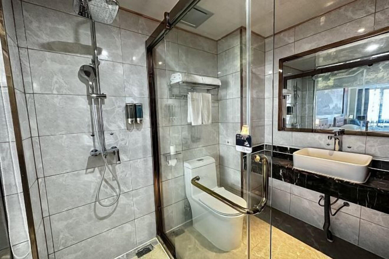 Bathroom 4, Manshanhong International Hotel, Guilin