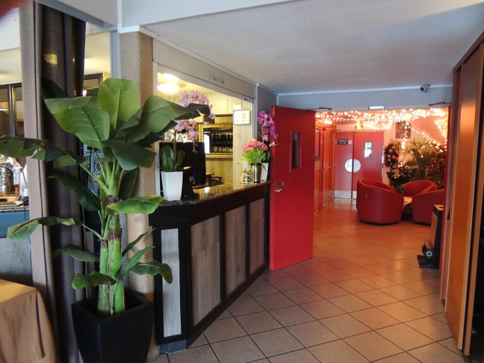 Public Area 2, Logis Hotel - Le Relais du Parisis, Seine-et-Marne