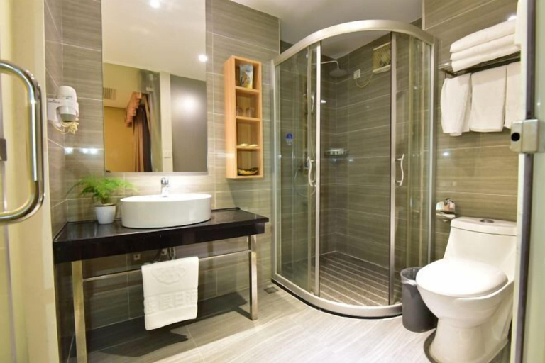 Bathroom 3, Huasheng Holiday Hotel, Jiangmen