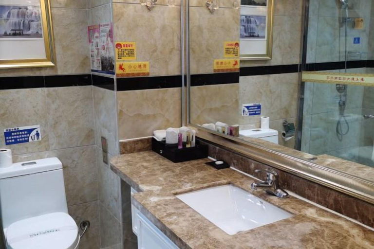 Bathroom 3, Xin Da Xin Hotel, Chongzuo