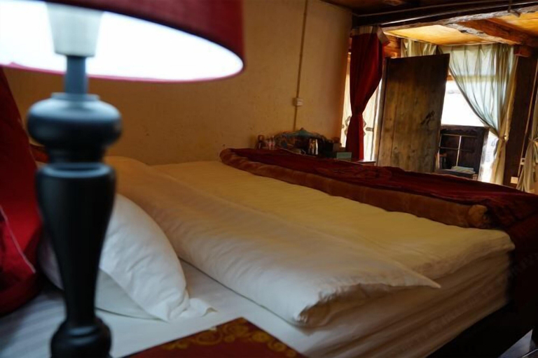 Bedroom 3, Old Yard Inn, Dêqên Tibetan