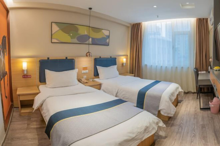 Bedroom 3, Jiatai Chain Hotel Dandonghuanghai Market Store, Dandong