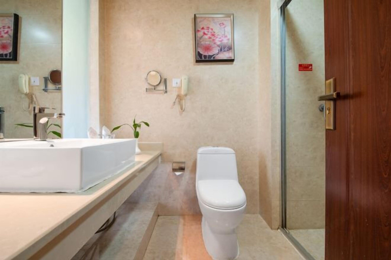 Bathroom 3, Sanjiang Peninsula Hotel, Lincang
