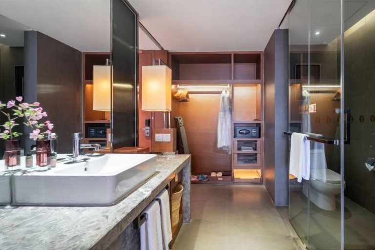 Bathroom 4, Kai Li Heaven-sent Resort Hotel, Qiandongnan Miao and Dong
