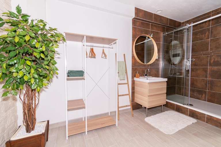 Bathroom 9