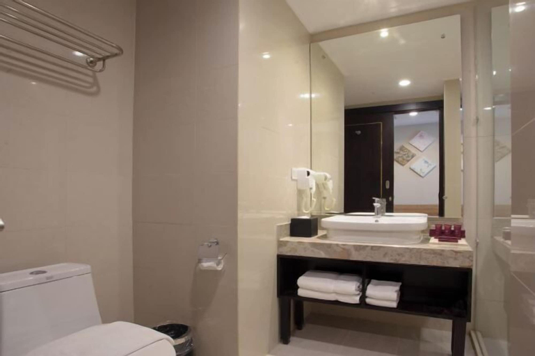Bathroom 18